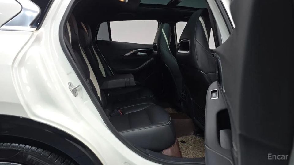Infiniti Q30