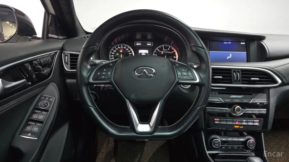 Infiniti Q30