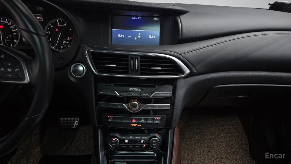 Infiniti Q30