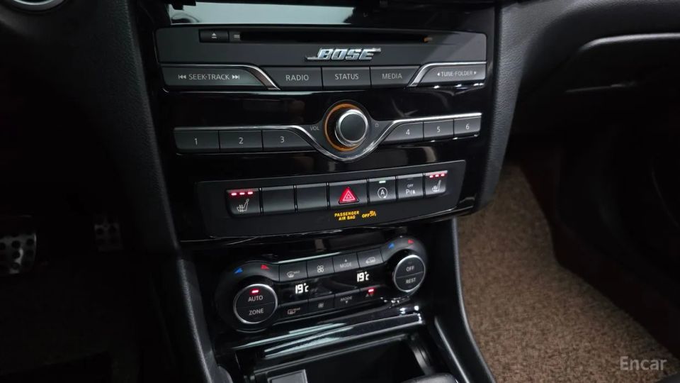 Infiniti Q30