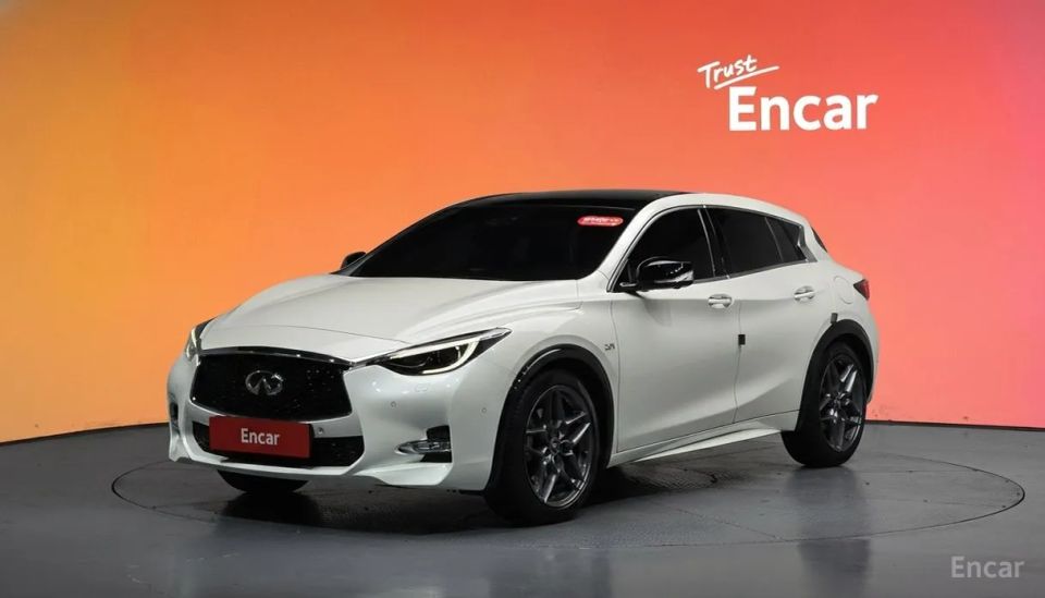 Infiniti Q30