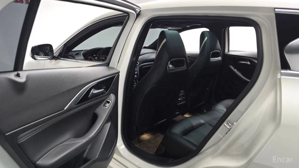 Infiniti Q30