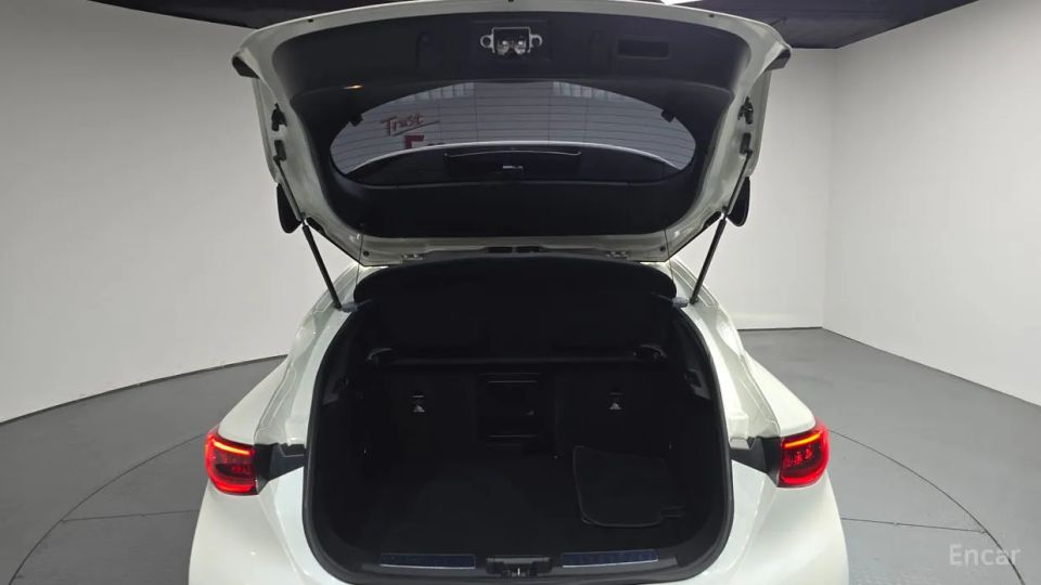 Infiniti Q30