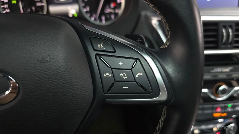 Infiniti Q30