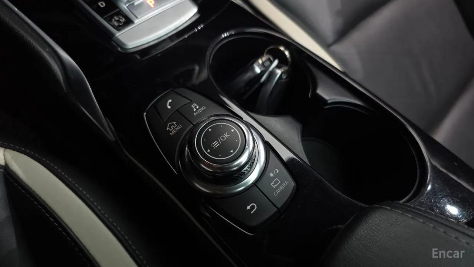 Infiniti Q30