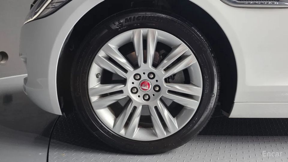 Jaguar xf