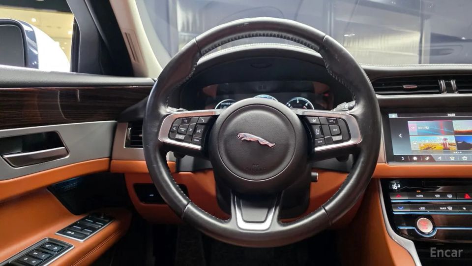 Jaguar xf