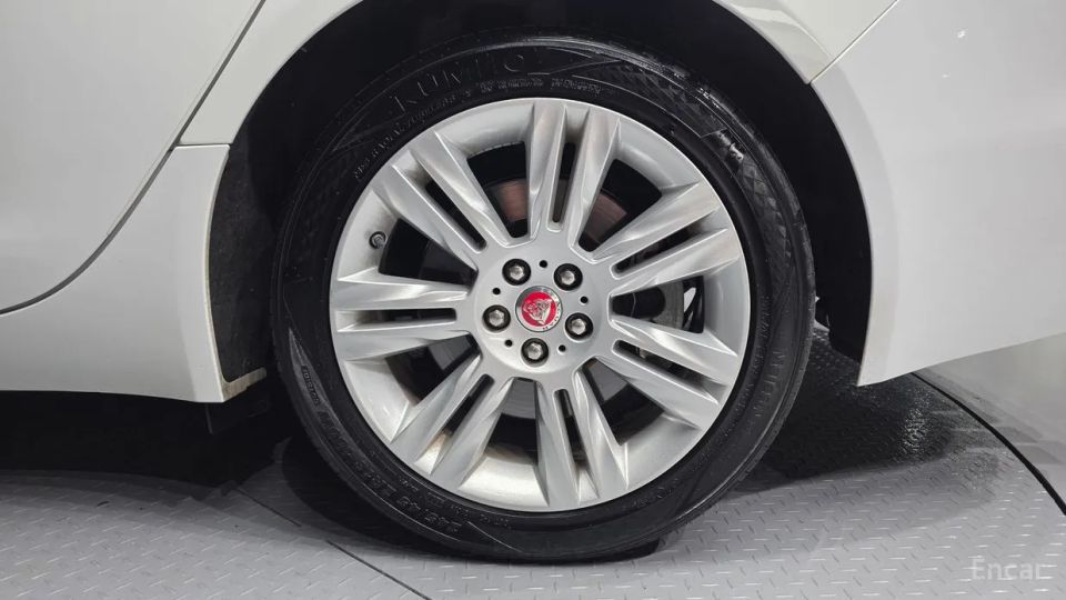 Jaguar xf