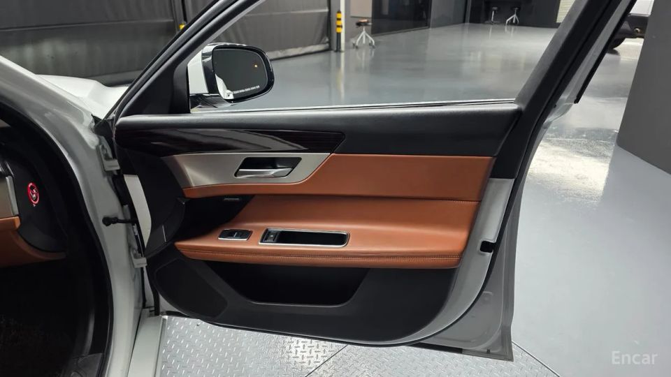 Jaguar xf