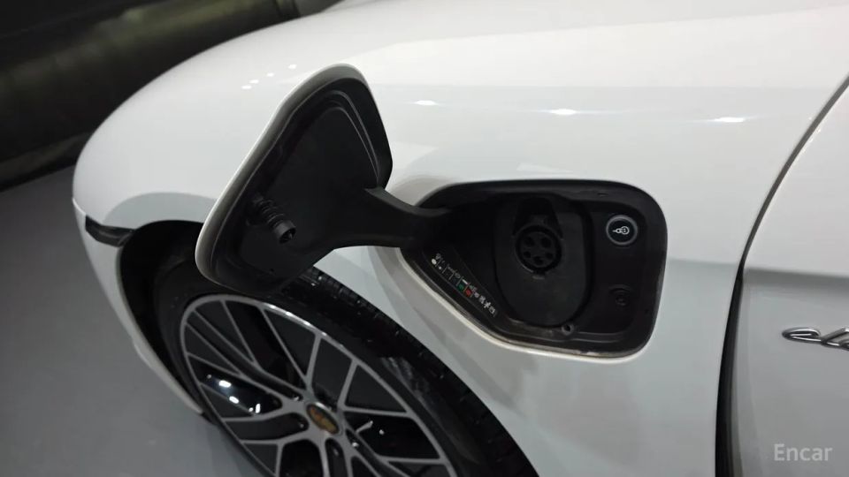 Porsche Taycan
