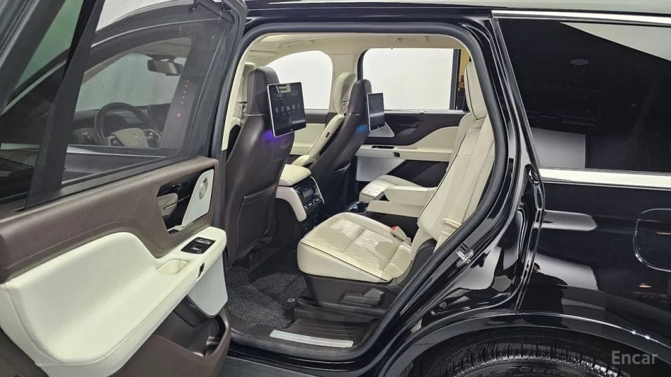Lincoln Aviator