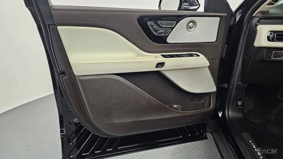Lincoln Aviator