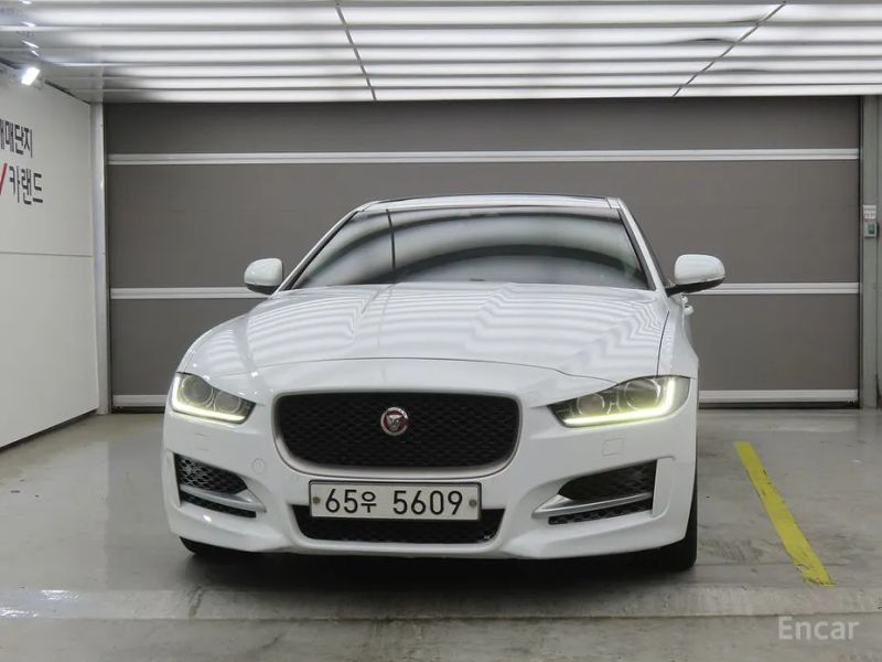 Jaguar XE