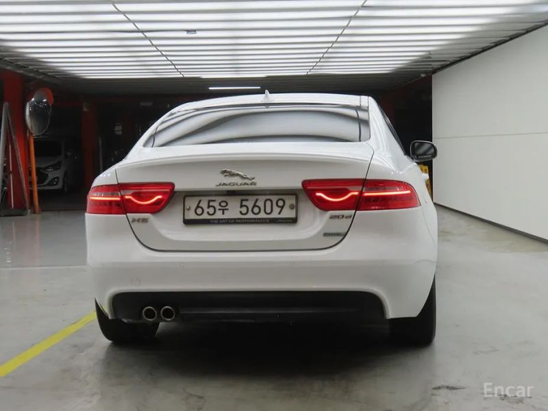 Jaguar XE