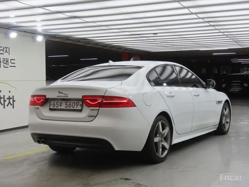 Jaguar XE