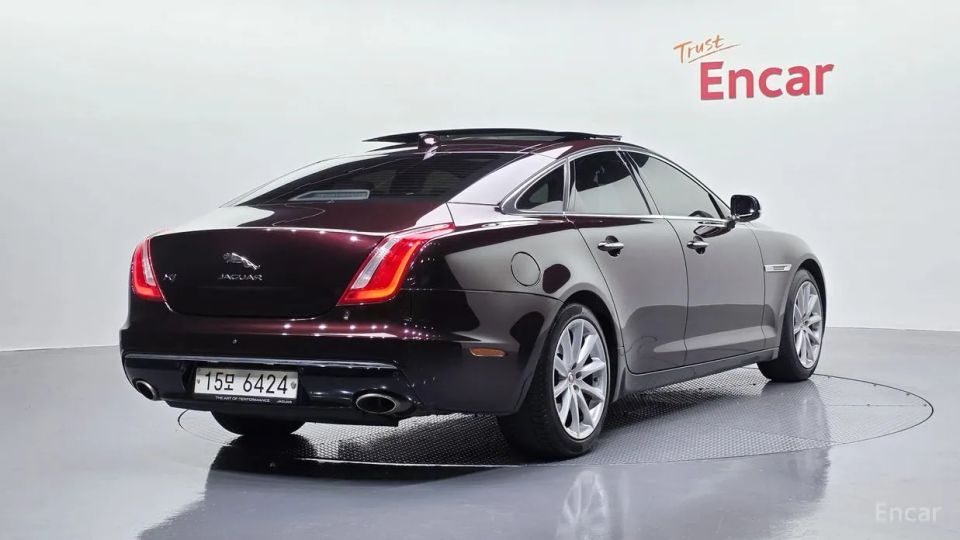 Jaguar XJ