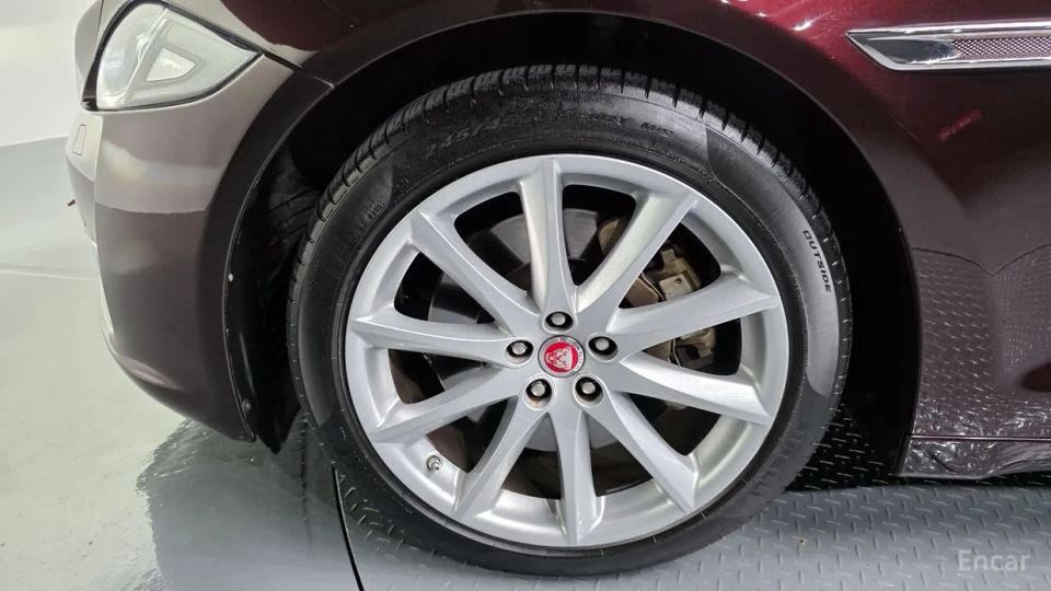 Jaguar XJ