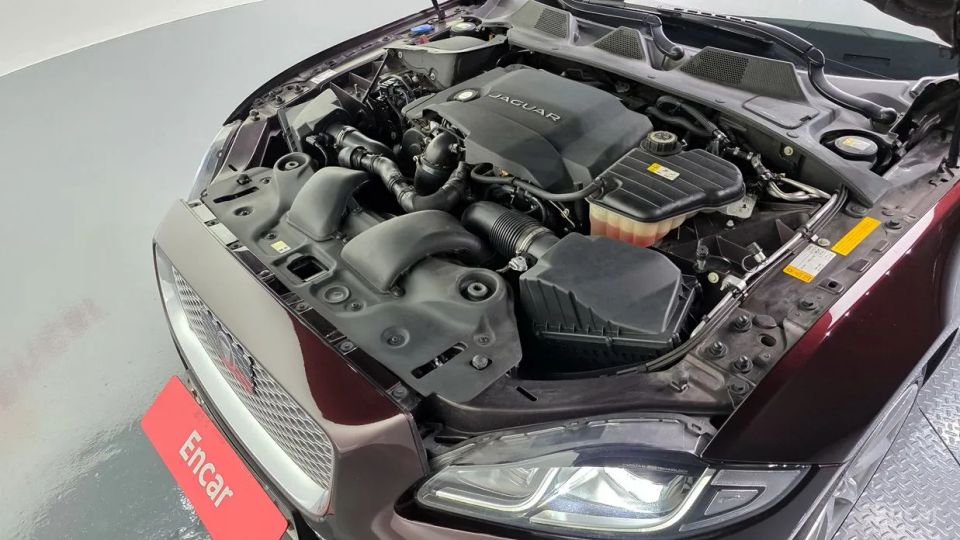 Jaguar XJ
