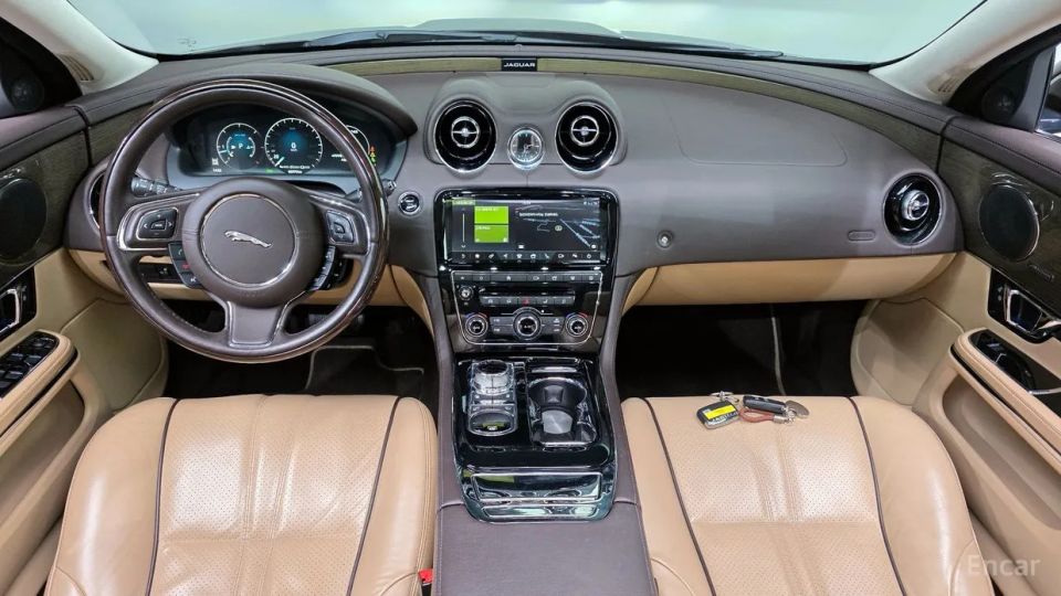 Jaguar XJ