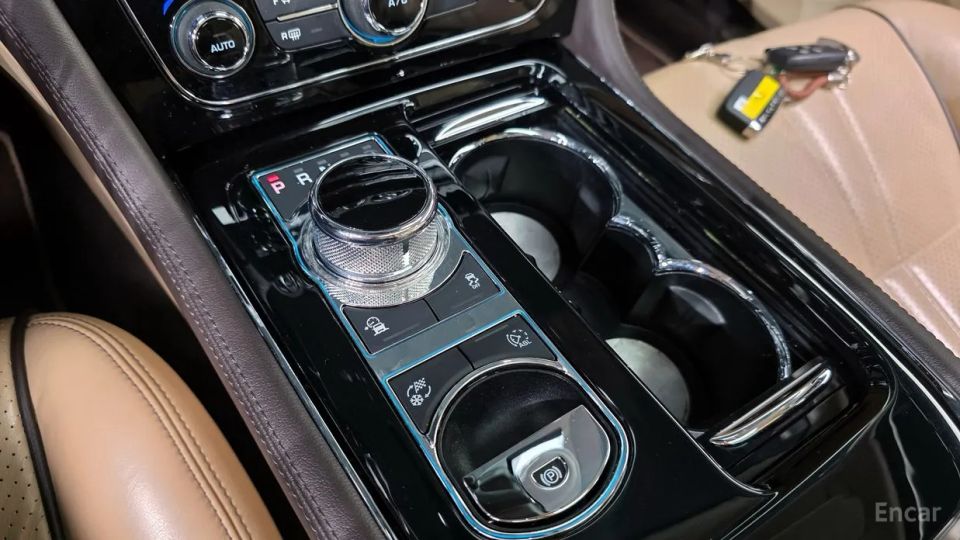 Jaguar XJ