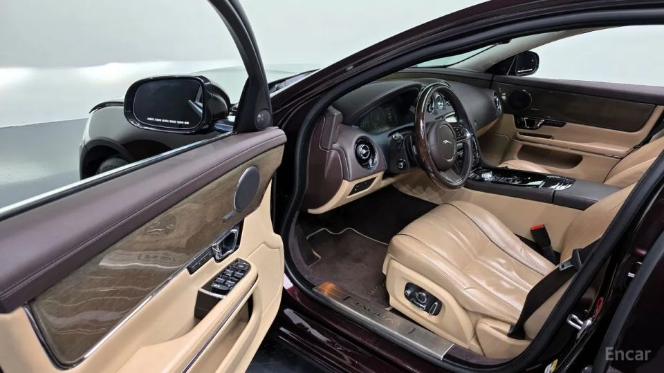 Jaguar XJ