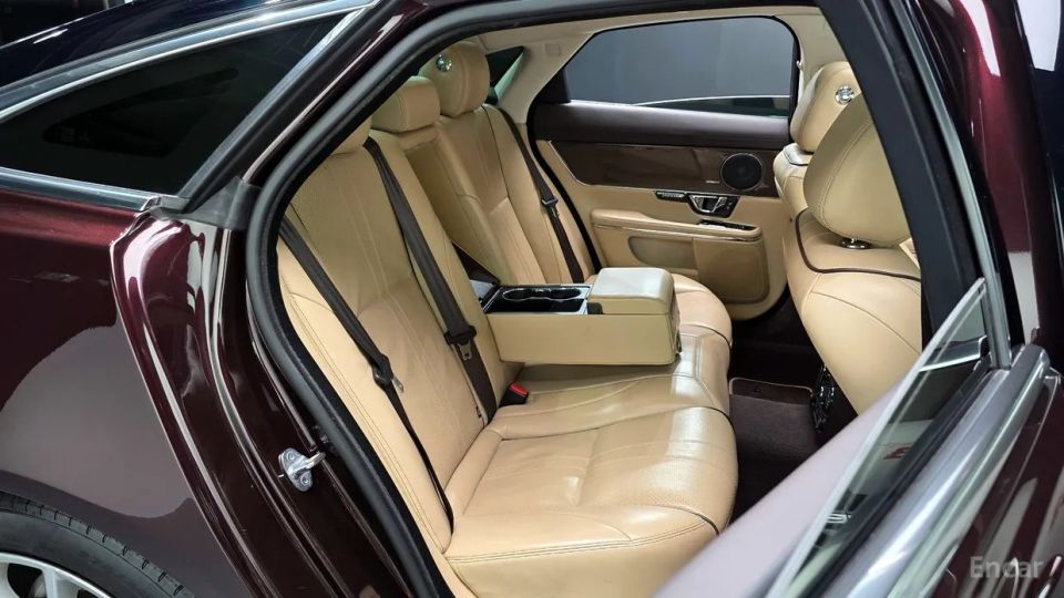 Jaguar XJ