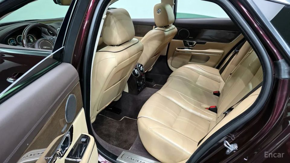 Jaguar XJ