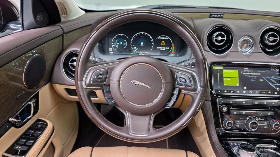 Jaguar XJ