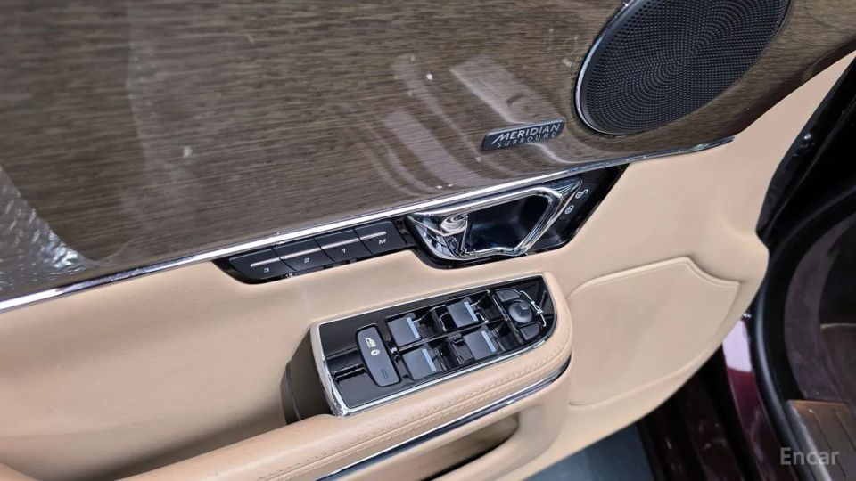 Jaguar XJ
