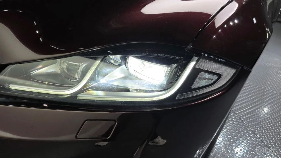 Jaguar XJ