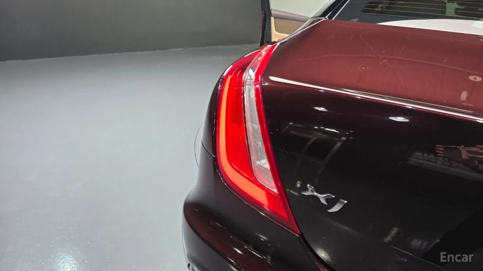 Jaguar XJ
