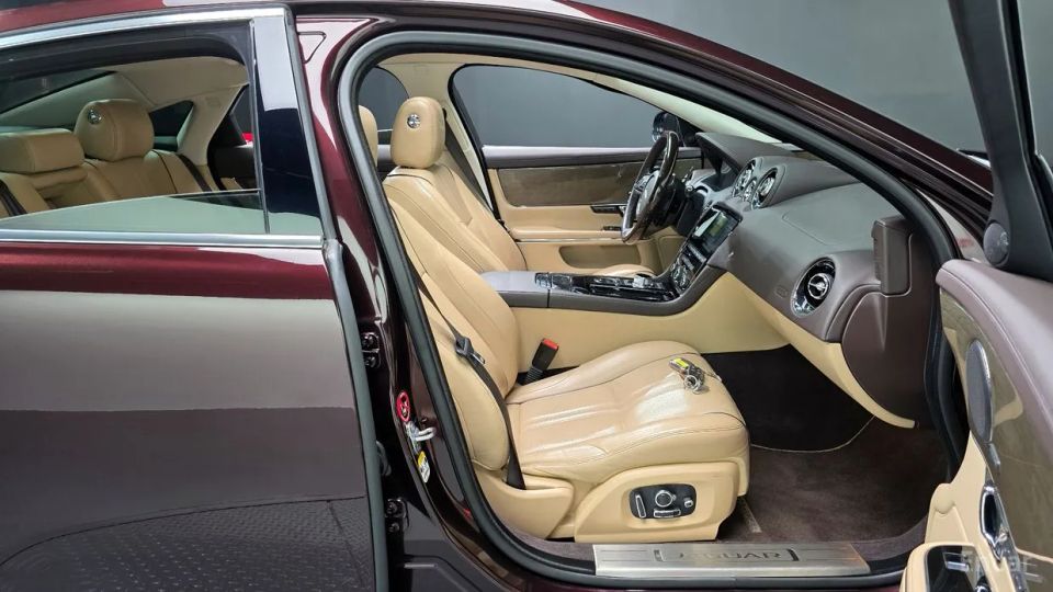Jaguar XJ