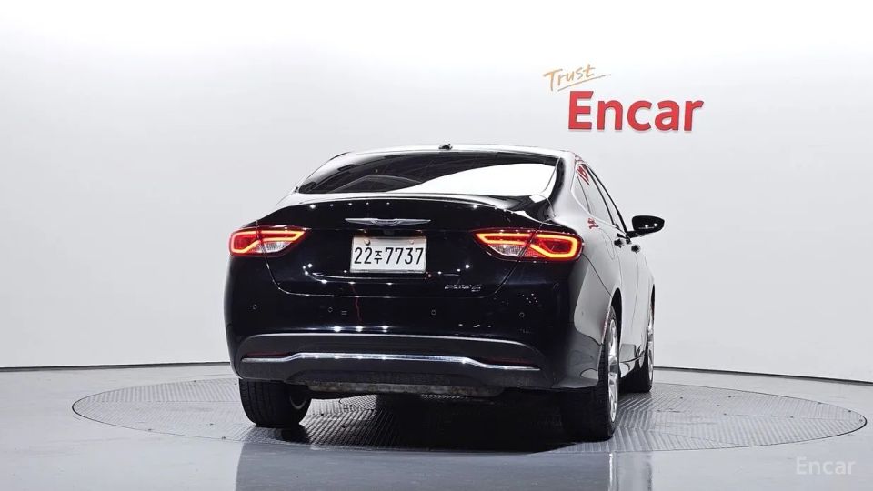 Chrysler 200
