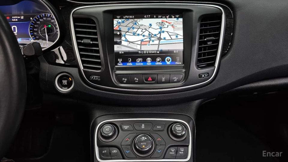 Chrysler 200