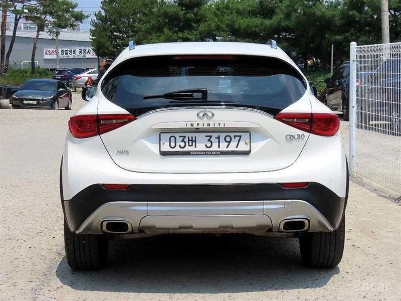 Infiniti QX30