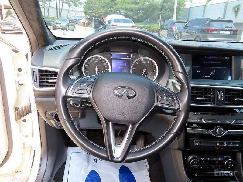 Infiniti QX30