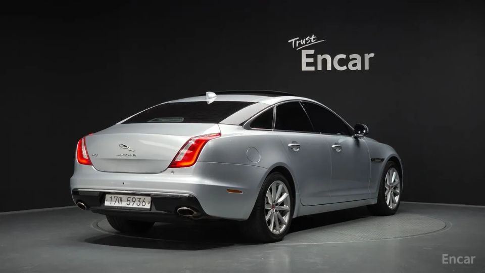 Jaguar XJ