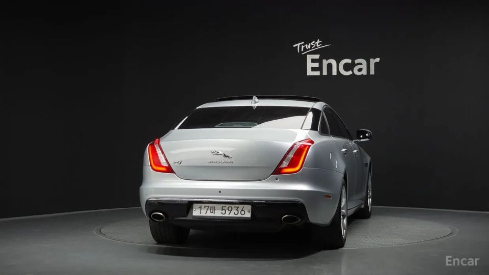 Jaguar XJ