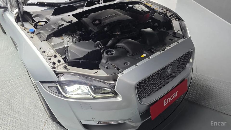 Jaguar XJ