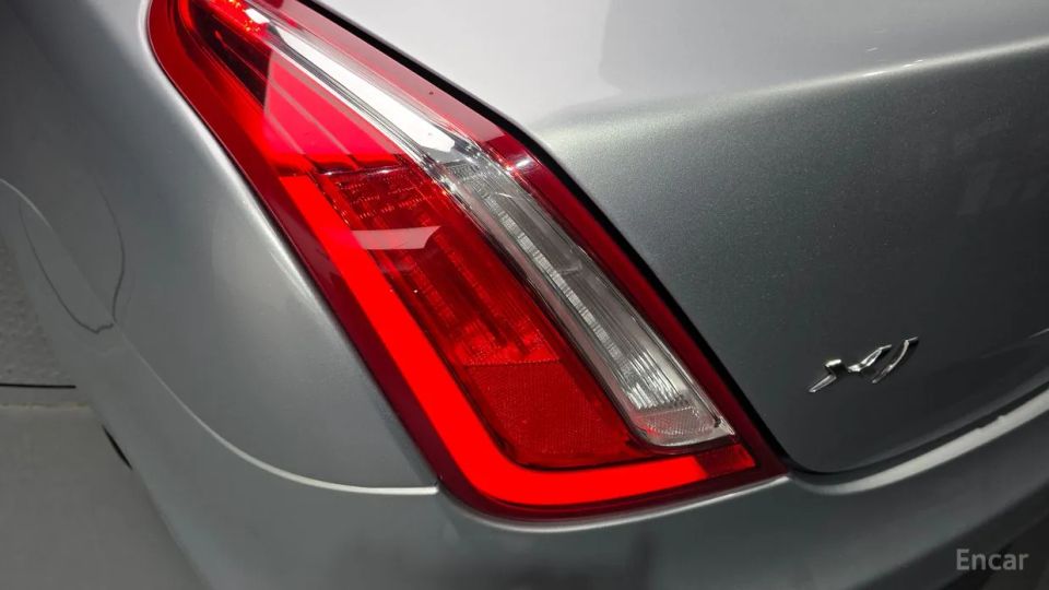 Jaguar XJ