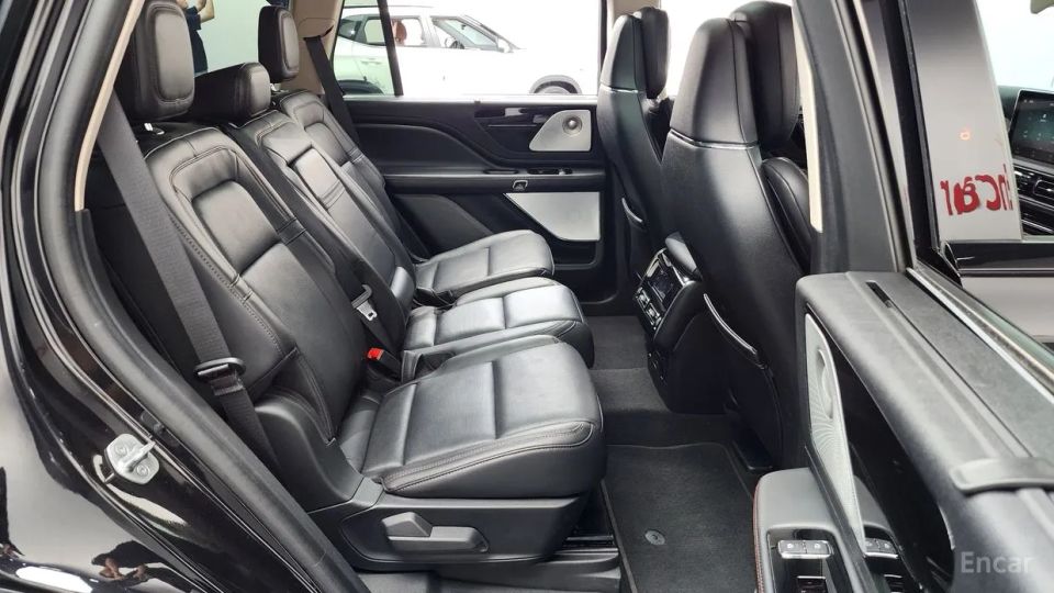 Lincoln Aviator
