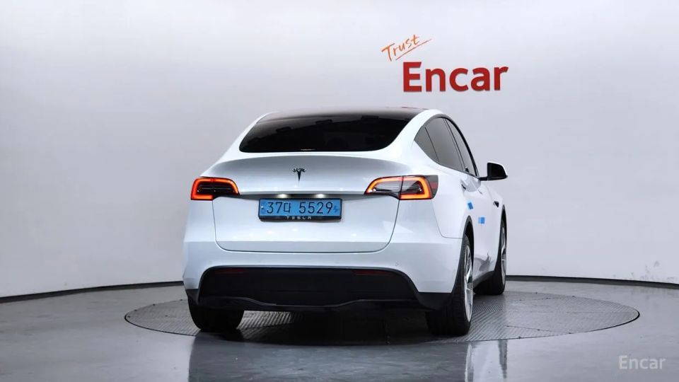 Tesla model-y