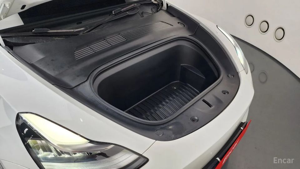 Tesla model-y