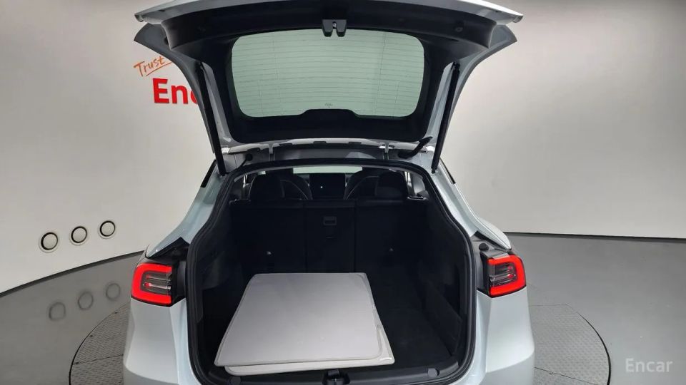 Tesla model-y