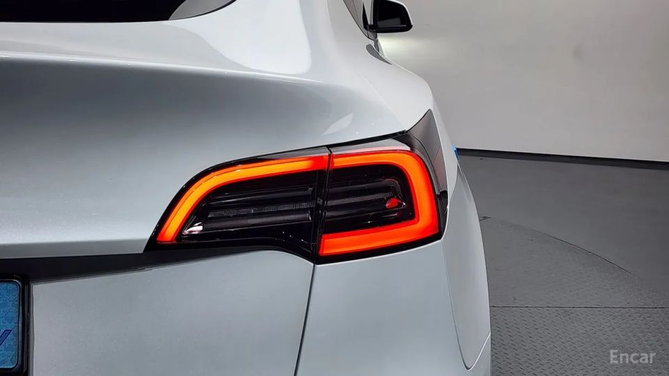 Tesla model-y