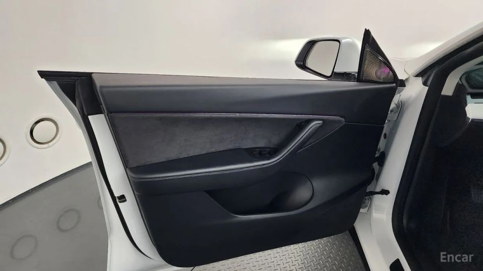 Tesla model-y