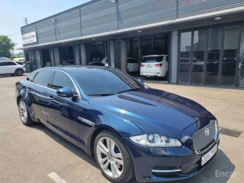 Jaguar XJ