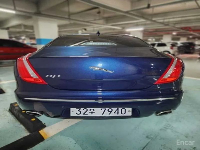 Jaguar XJ