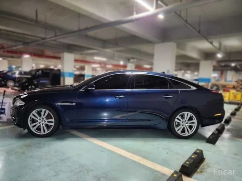 Jaguar XJ