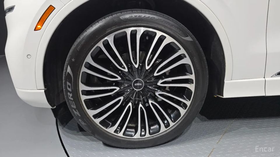 Lincoln Aviator